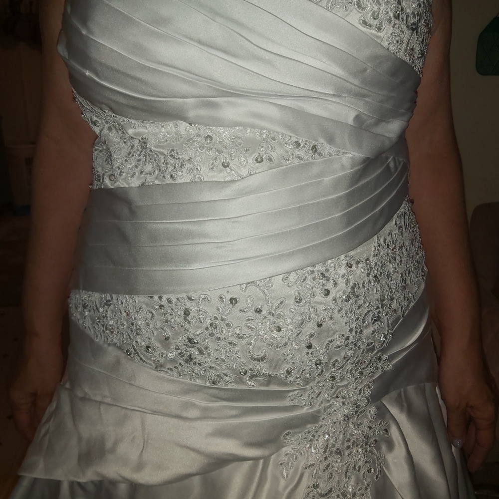 New with out tags wedding dress